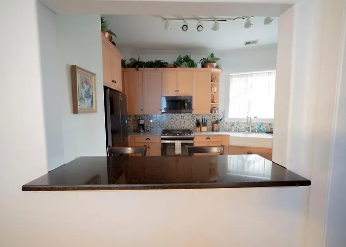 Bootlegger House Sleeps 10-20 Free Tv & Parking * Chicago