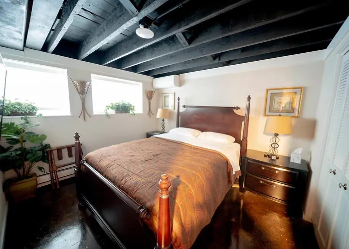 Bootlegger House Sleeps 10-20 Free Tv & Parking * Chicago
