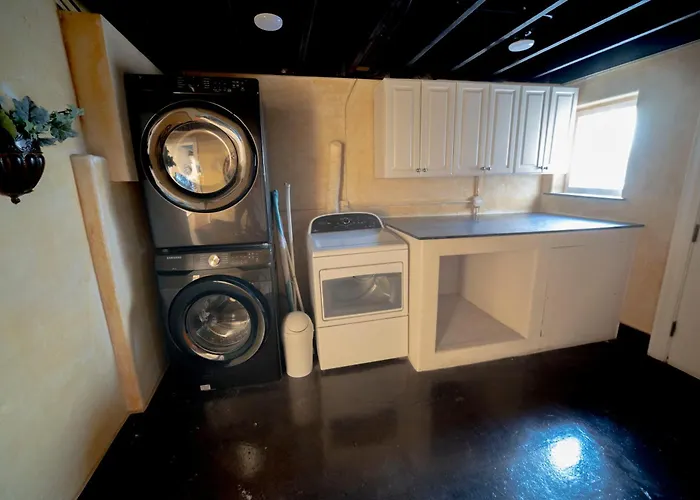 Apartment Bootlegger House Sleeps 10-20 Free Tv & Parking *