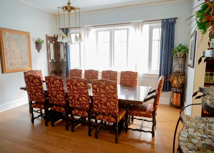 Bootlegger House Sleeps 10-20 Free Tv & Parking *