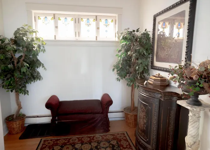 Bootlegger House Sleeps 10-20 Free Tv & Parking *