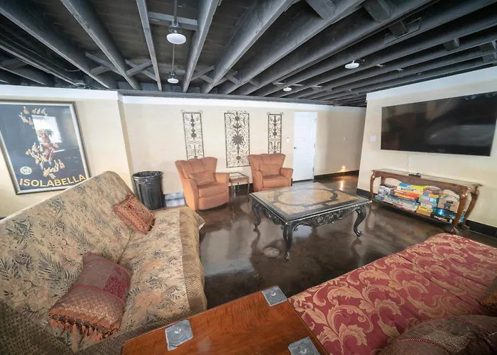 Apartment Bootlegger House Sleeps 10-20 Free Tv & Parking