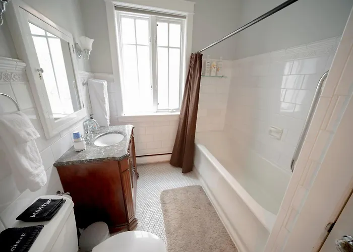 Apartment Bootlegger House Sleeps 10-20 Free Tv & Parking *