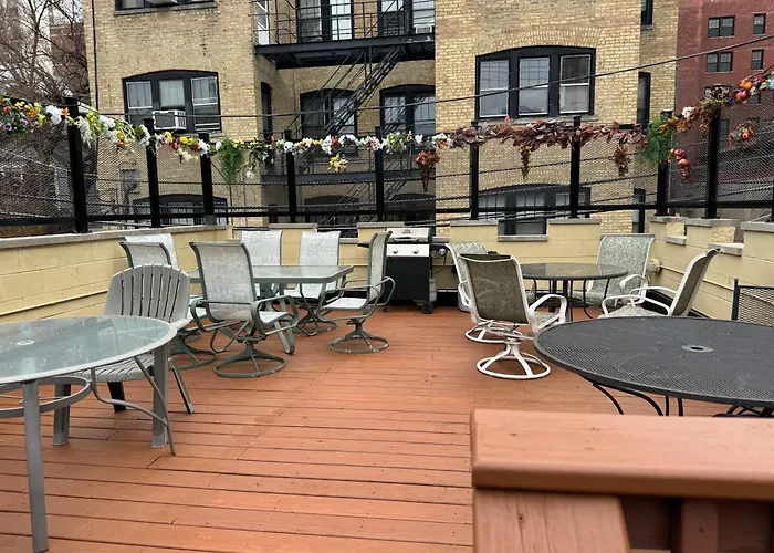 Bootlegger House Sleeps 10-20 Free Tv & Parking *