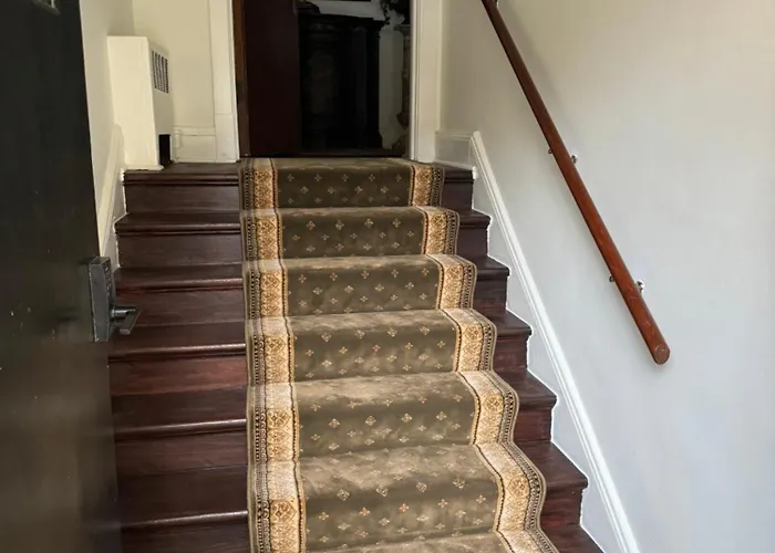 Bootlegger House Sleeps 10-20 Free Tv & Parking *